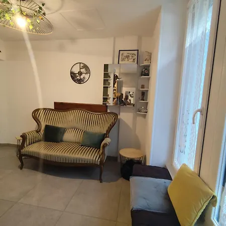 Апартаменты Joli Avec Cour Interieure Экс-ле-Бен