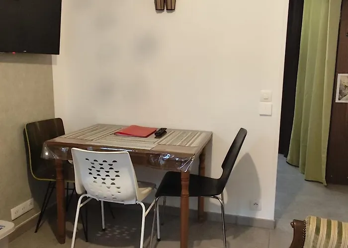 Joli Avec Cour Interieure Апартаменты